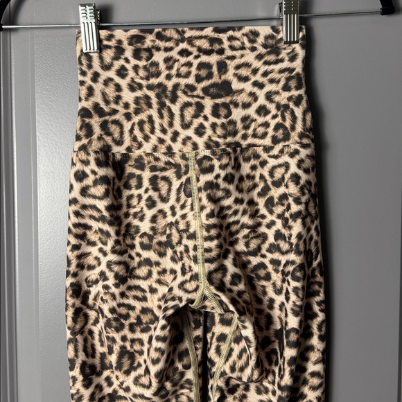 Beach Riot Pants - Beach Riot Sport Leopard Legging
